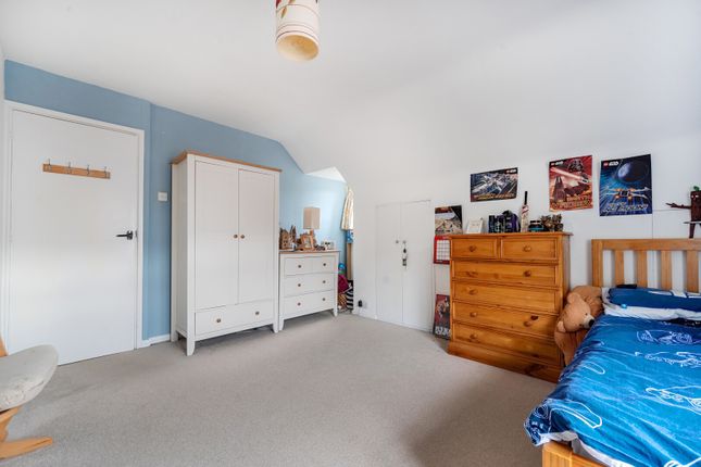 25, Abbots Ride, Farnham photo 5