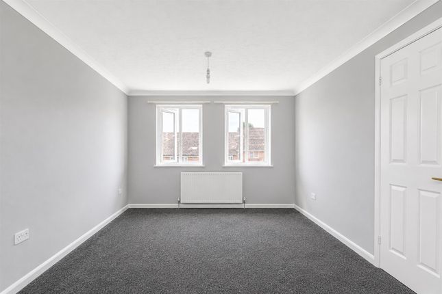 12 Courtlands, Abels Road, Halstead photo 2