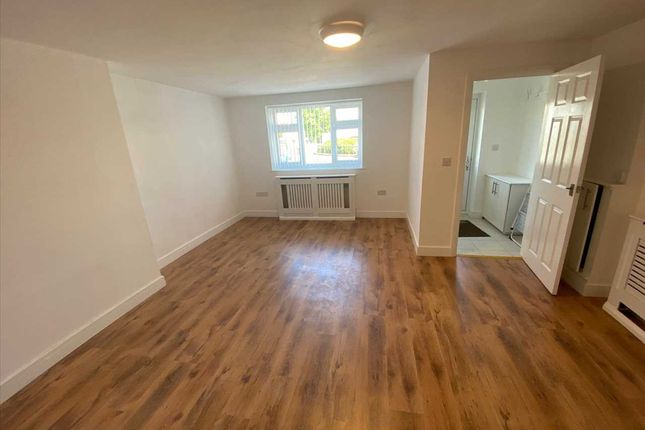 Thumbnail Flat to rent in Station Road, Ellesmere Port