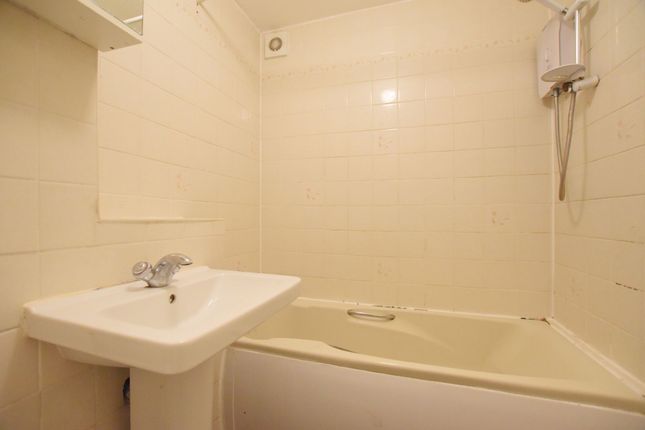 43 Vignoles Road, Romford photo 5