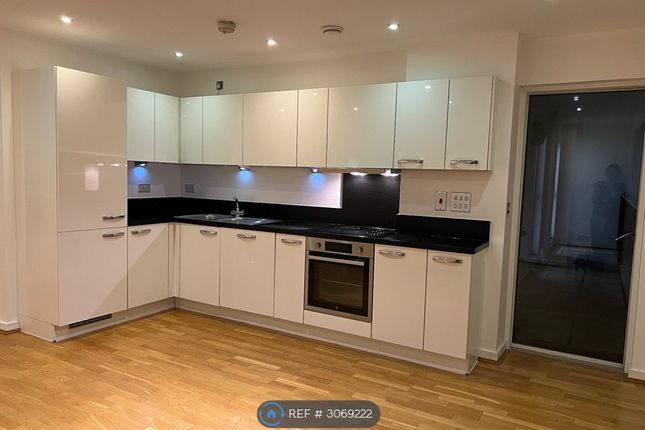 Flat, Walbrook Court Amias Drive, Edgware photo 3
