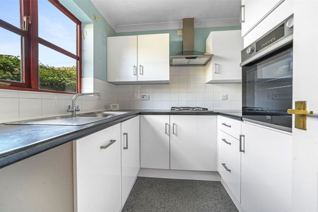 8, St. James Court, Essex photo 3