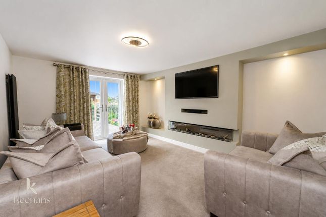 33, Newhouse Road, Heywood photo 2
