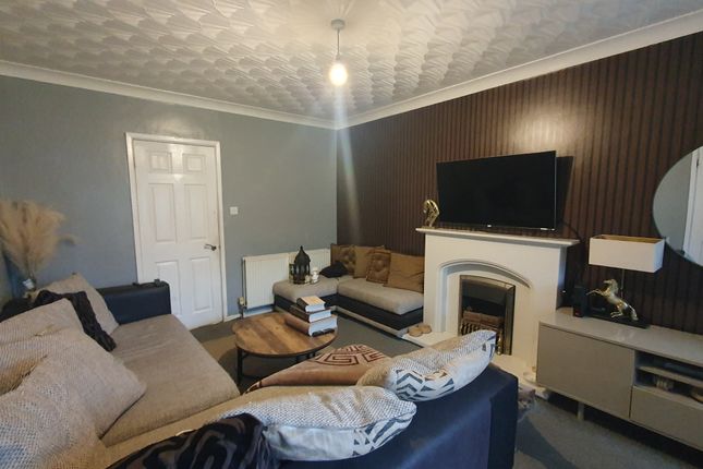 21, Hazelcroft, Bradford photo 3