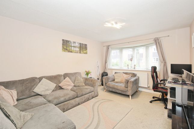 40, Whitnash Close, Balsall Common photo 3