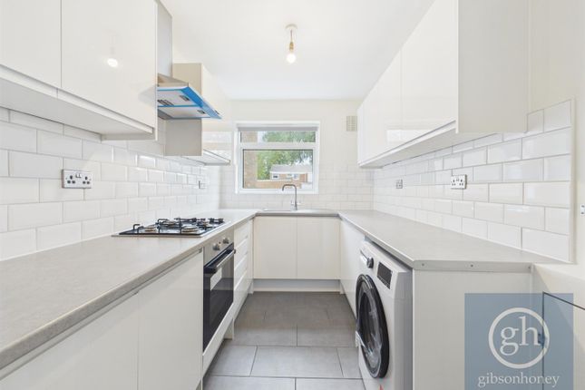 30 Chiswick Court, Moss Lane, Pinner photo 2