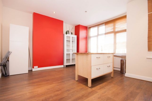 410B Durnsford Road, Durnsford Road, London, SW19, London photo 3