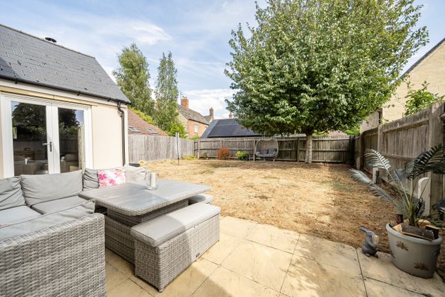11, Charlotte Close, Shrivenham, Swindon photo 4