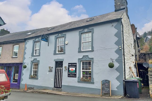 Thumbnail Pub/bar for sale in Machynlleth