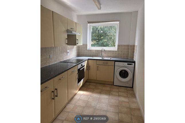 Flat, Egmont Road, Sutton photo 5
