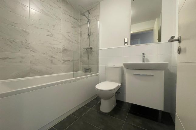 206 Quay Central, Jesse Hartley Way, Liverpool photo 3