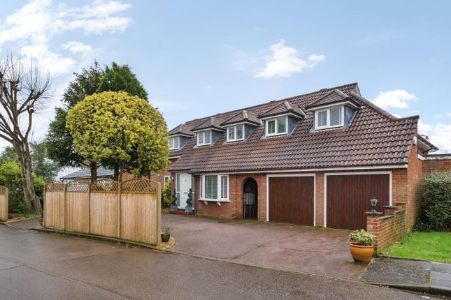 Thumbnail Detached house for sale in Thatcham Gardens, London
