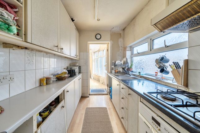 815, Field End Road, Ruislip photo 4