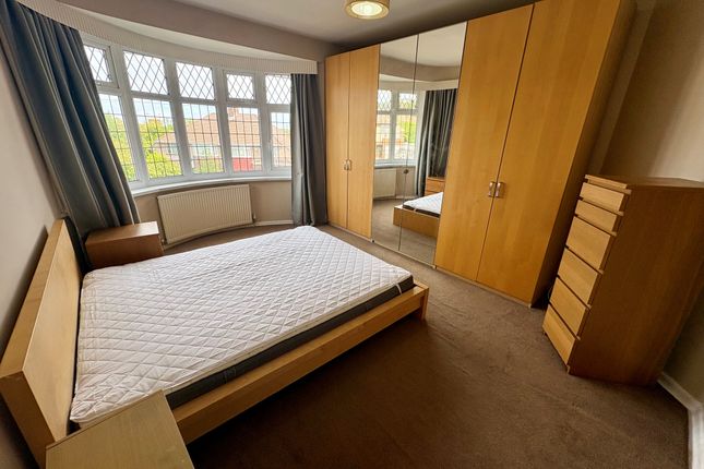 27, Cardiff photo 2