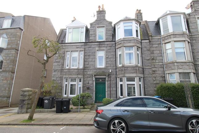 Thumbnail Flat to rent in Whitehall Road, Top Floor