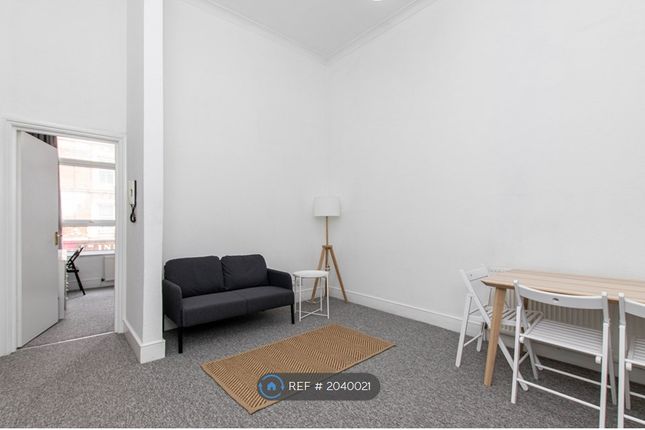 Flat to rent in Gray's Inn Road, London