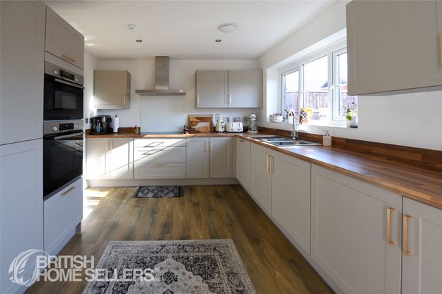 10, Meadow Way, Evesham photo 3
