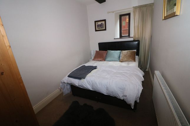 Cottage to rent in Law Lane, Southowram, Halifax