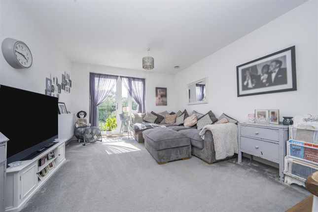 Flat 8, Waddington House, Barnes Wallis Way, Bricket Wood photo 3