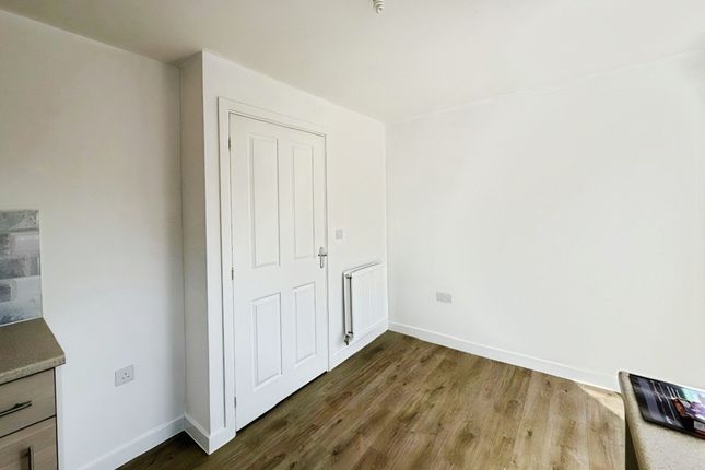 14, PETERBOROUGH photo 4