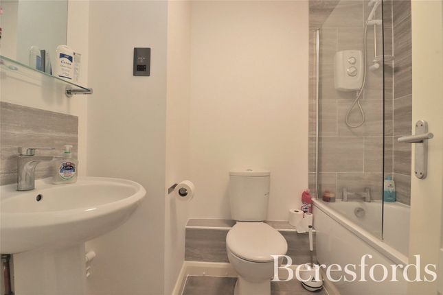 Flat 14,, Mazers Court, Braintree photo 4