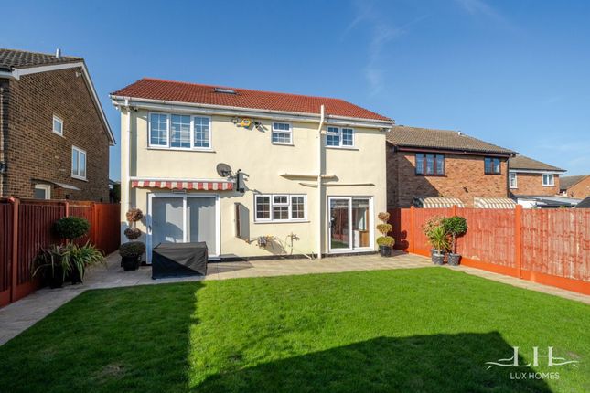 12 St. Pauls Close, South Ockendon photo 4