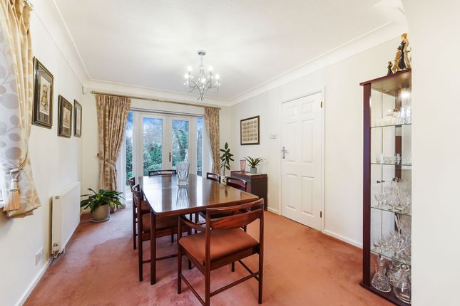 23 Oaks Way, Surbiton photo 4