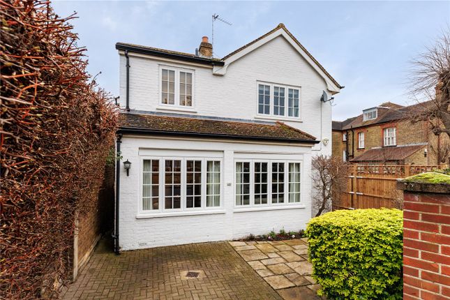 Thumbnail Detached house for sale in Howards Lane, London