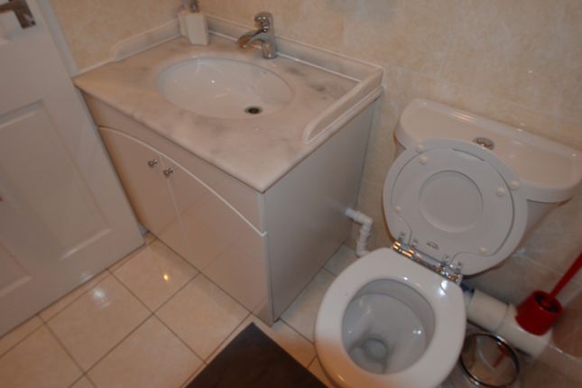 6 Briar Close,, Briar Close, London photo 5