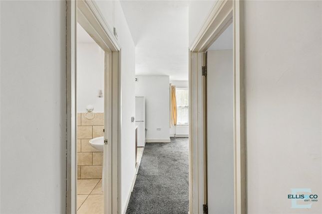 Flat 4, 244, Philip Lane, London photo 4