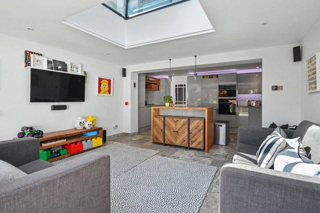 5, Rushden Way, Surrey photo 2
