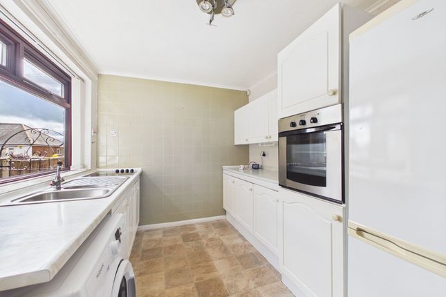 24 Leyton Avenue, Sutton-In-Ashfield photo 4