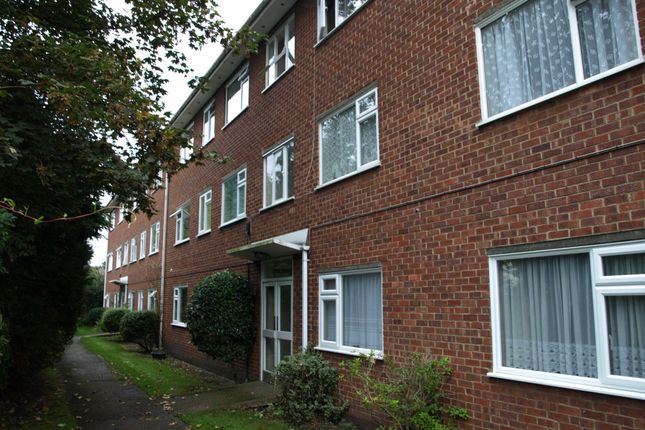 Thumbnail Flat to rent in Morris Road, Farnborough
