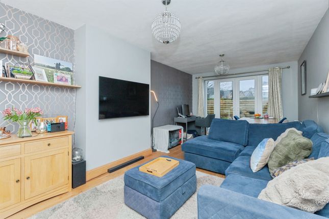 22, Oaks Drive, Leicester photo 3