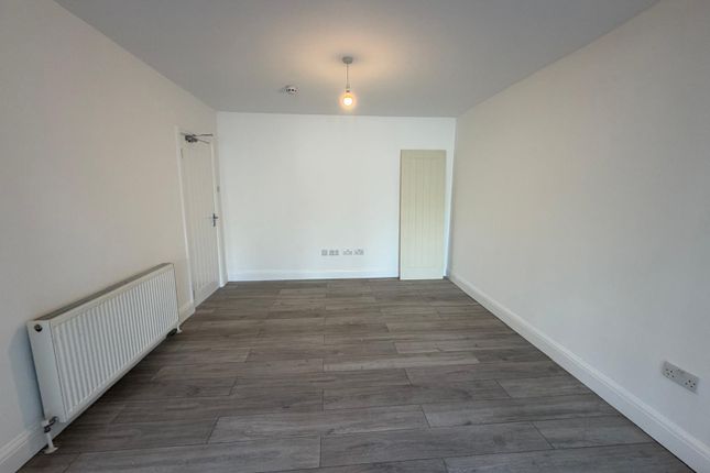 70, Baylis Road, Slough photo 2