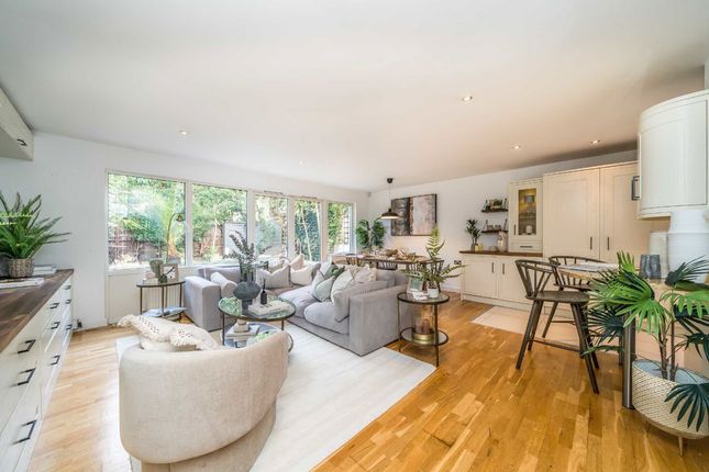 4-bed house on 12, Rush Common Mews, London, £925,000