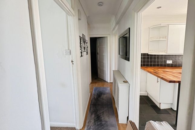 26 Leigh Heath Court, London Road, Leigh-On-Sea photo 2