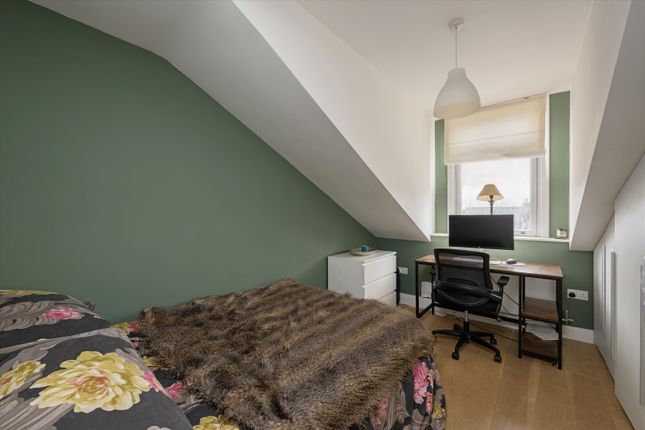 Flat for sale in Cavendish Road, London