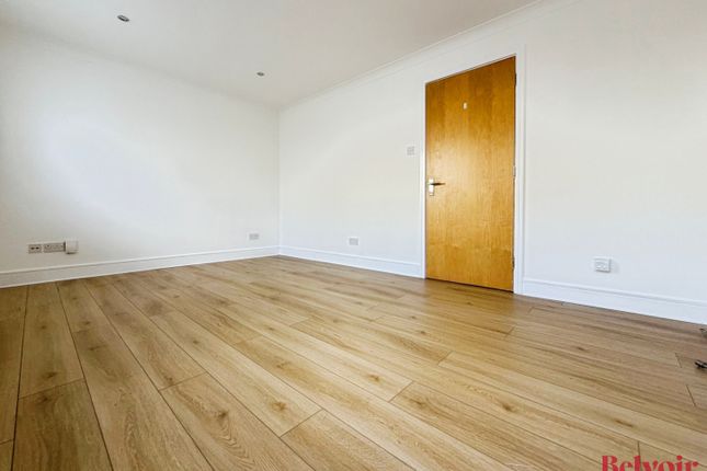 , Flat 20  Wallace Apartments, Sherbourne Street, Cheltenham photo 3