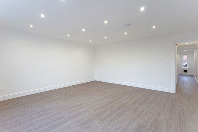 Flat 4, 171, Fleet Street, London photo 2