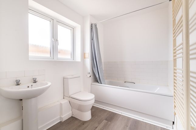 Flat to rent in Curtis Field Road, London
