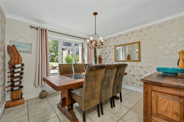 17, Frensham Vale, Farnham photo 4