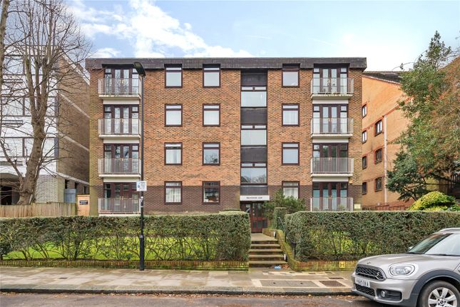 Flat for sale in Knightswood Court, Avenue Road
