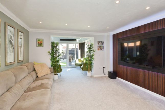40, Foxholes Close, Buckinghamshire photo 2