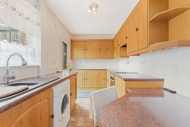 3 Burnside Lane, West Calder photo 4