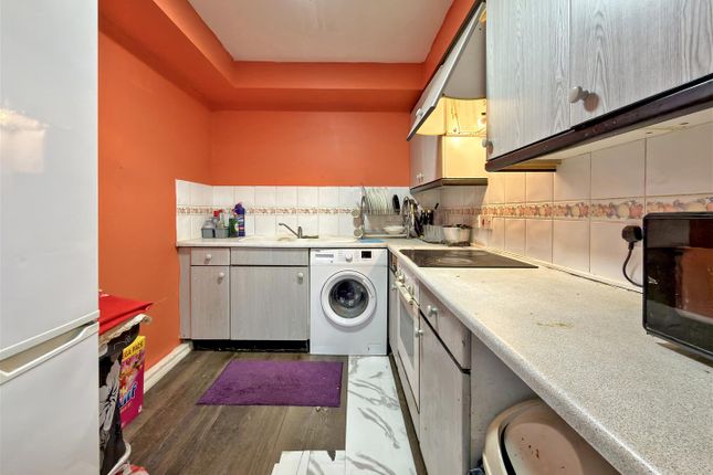 17, Stirling Grove, Hounslow photo 4