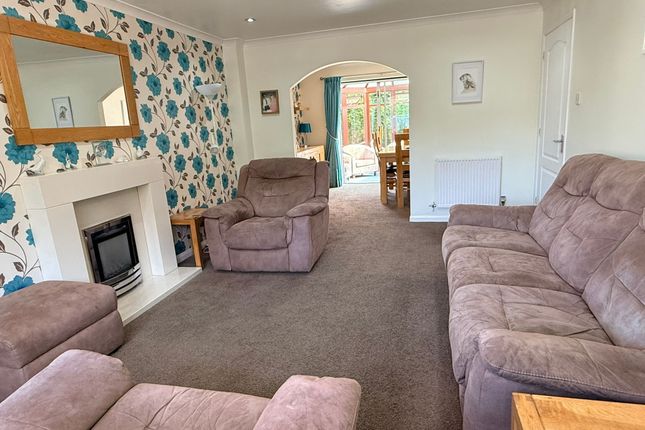 13 Elliot Close, Leicester photo 2