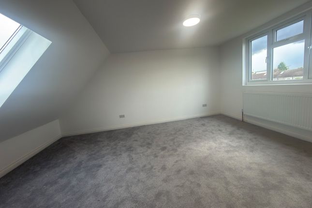 princess park road, rainham photo 3