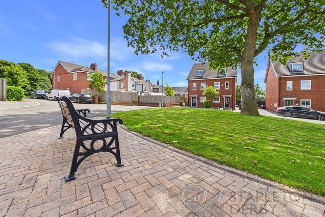 17, Oakwood Gardens, St. Helens photo 3