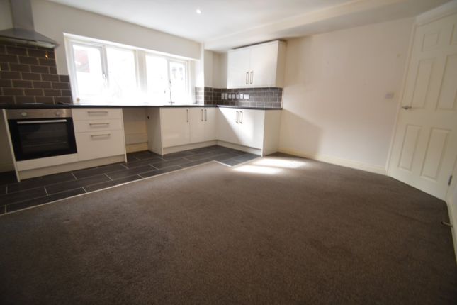Thumbnail Flat to rent in Montagu Street, Kettering, Northamptonshire
